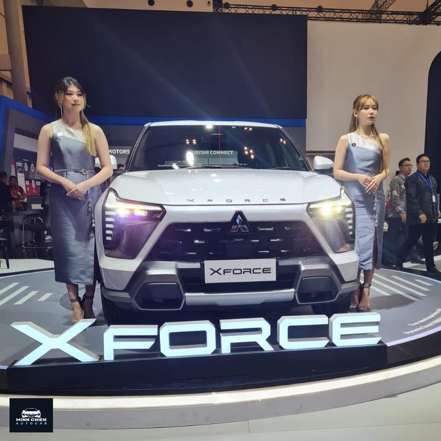 Phần đầu xe được thiết kế tinh chỉnh lại so với bản Concept